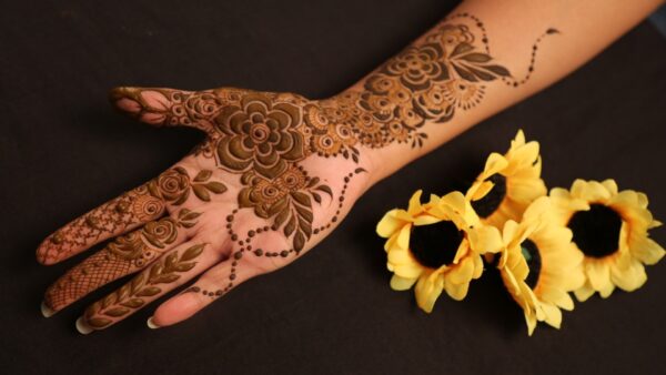 Floral Cutwork Mehndi
